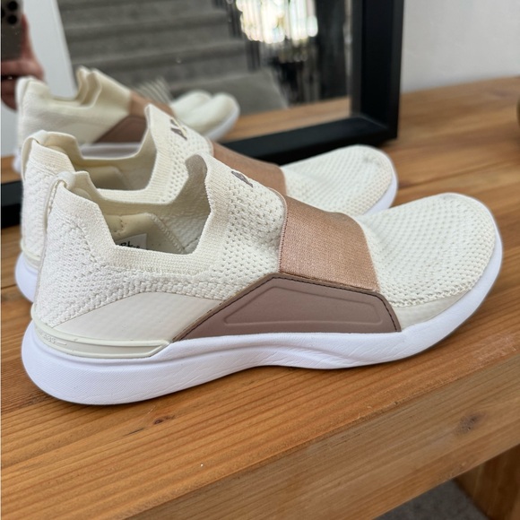 APL Athletic Propulsion Labs Techloom Bliss sneakers, women’s size 5.5 - Picture 2 of 5